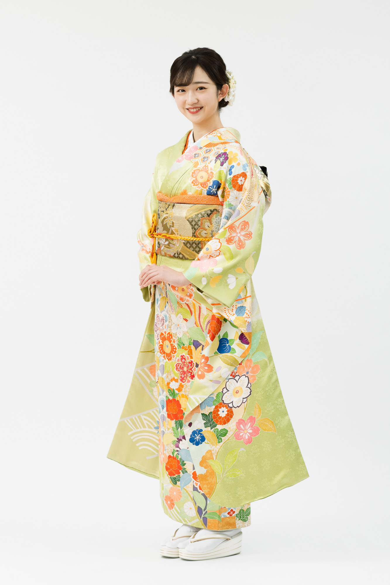 上質の京友禅振袖（黄緑色の古典柄）
