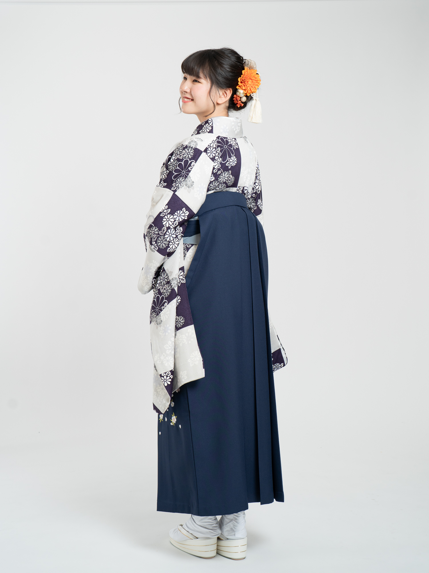 正絹の二尺袖と袴レンタル。品番2−２１の後ろ姿。KIMONO-PRO京都