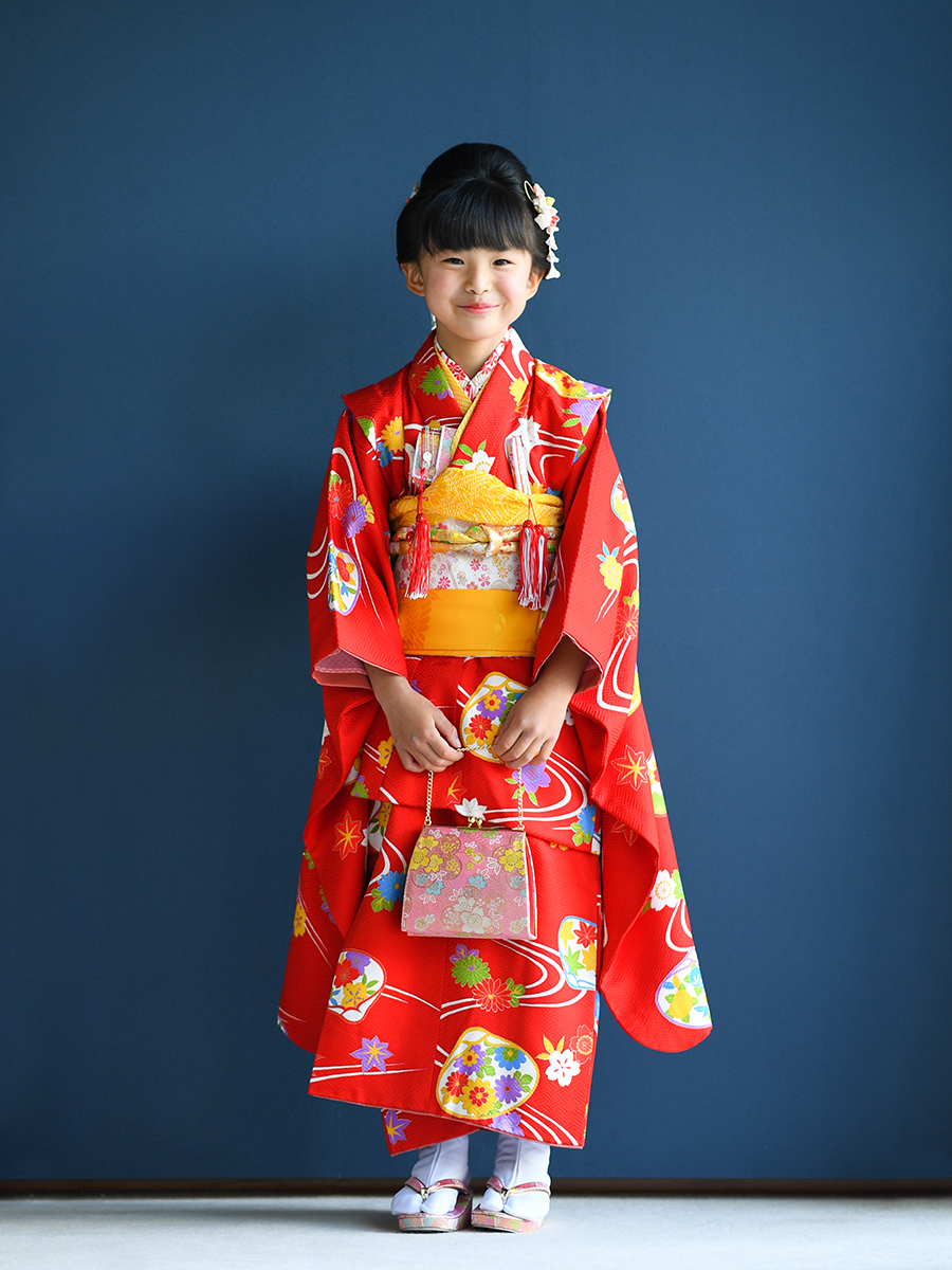 高級7歳女の子の着物レンタル 赤色の七五三の着物 正絹 シルク 品番 ７ １０１ Kimono Pro キモノプロ 京都の きものレンタル 全国宅配 ご来店ご下見も大歓迎