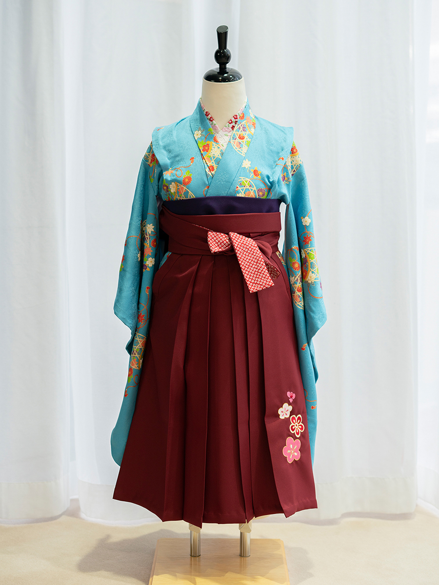 【卒園式向けの高級正絹着物と袴レンタル】水色ベースの着物。品番：7-102-hakama