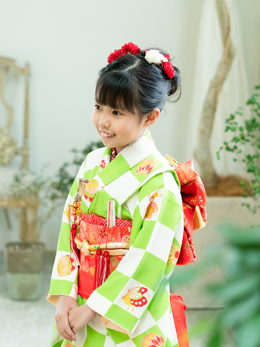 7歳女の子の高級着物レンタル 市松模様の七五三きもの 正絹 シルク 品番 ７ １０６ Kimono Pro キモノプロ 京都のきものレンタル 全国宅配 ご来店ご下見も大歓迎