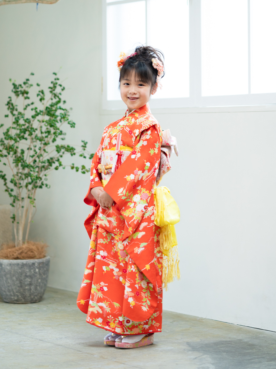 7歳女の子の高級着物レンタル オレンジ色の可愛い 七五三の着物 正絹 シルク 品番 ７ １０７ Kimono Pro キモノプロ 京都のきものレンタル 全国宅配 ご来店ご下見も大歓迎