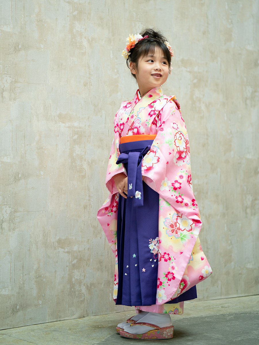 【卒園式向けの着物と袴レンタル】桜柄のピンク色きもの。品番：7-203