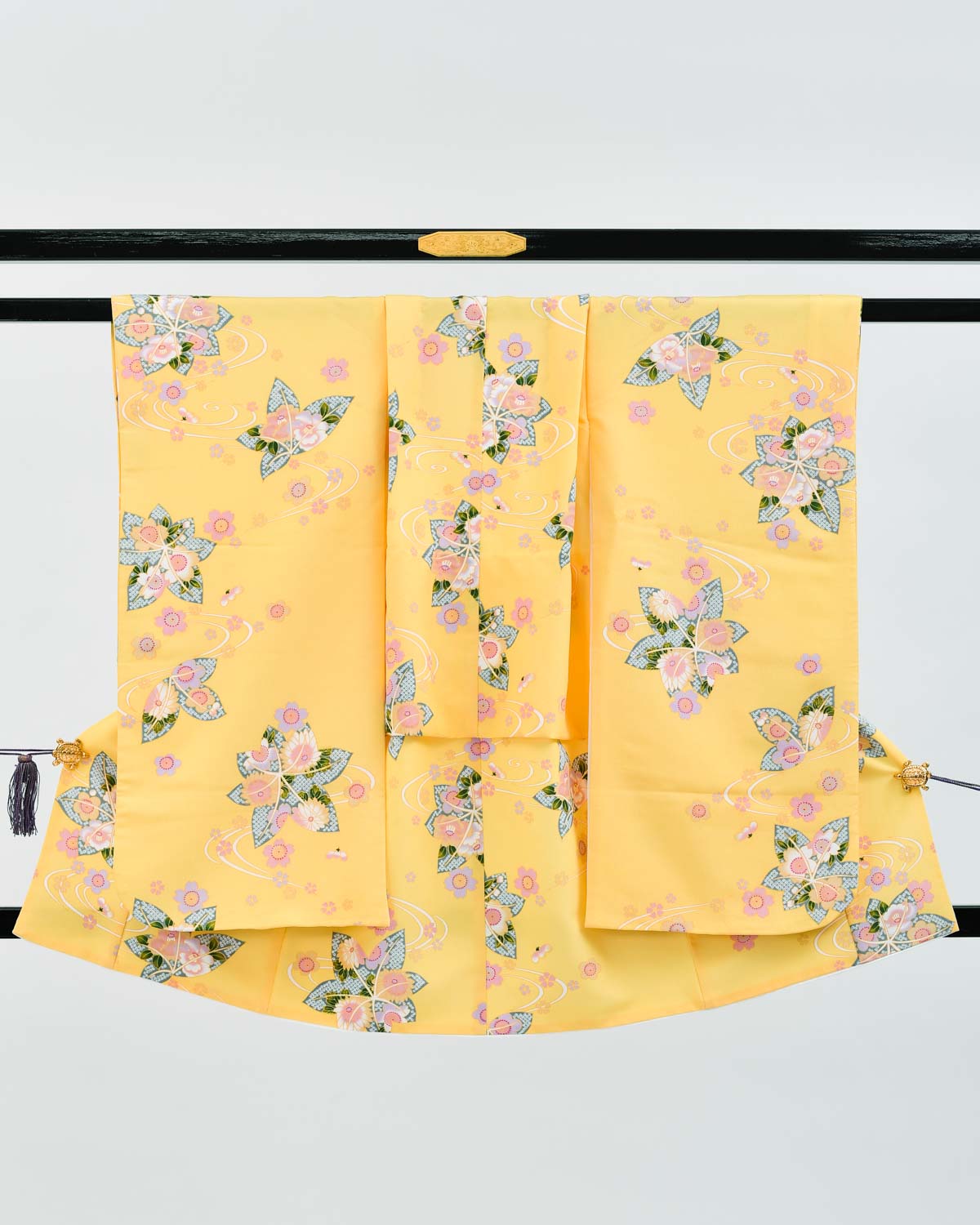 【七五三の7歳着物レンタル】黄色の地色に楓と桜柄　品番：7-206_kimono
