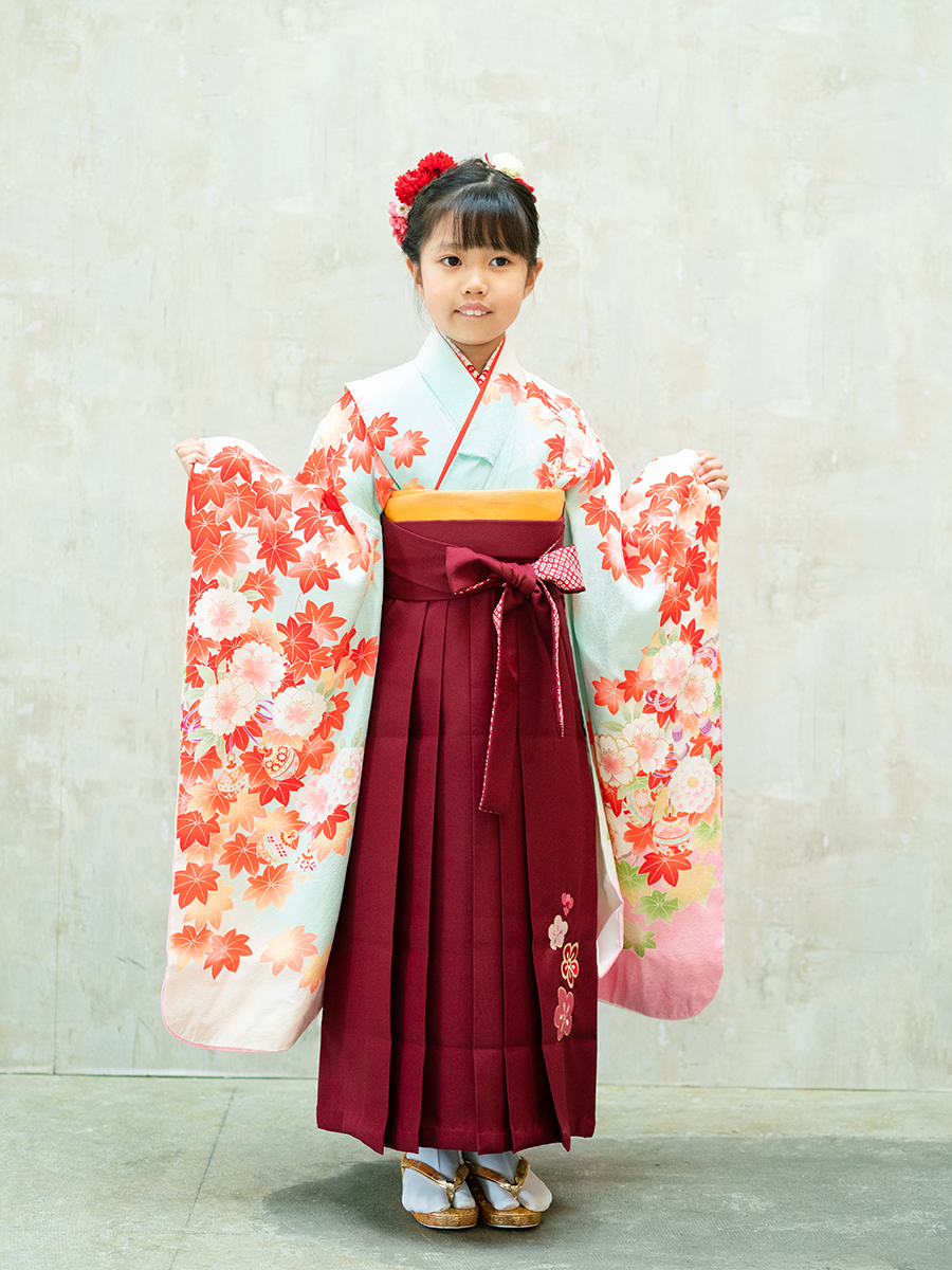 卒園式向けの着物と袴レンタル】水色と紅葉と桜柄のきもの。品番：7