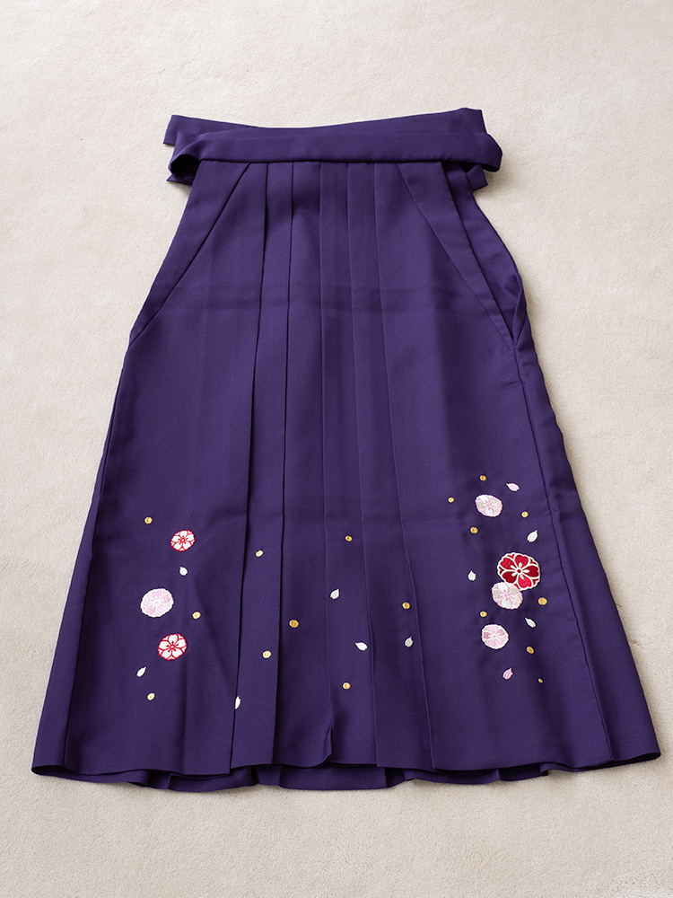 小学生用の袴レンタル・刺繍ありの紫色・145cm-153cm向け