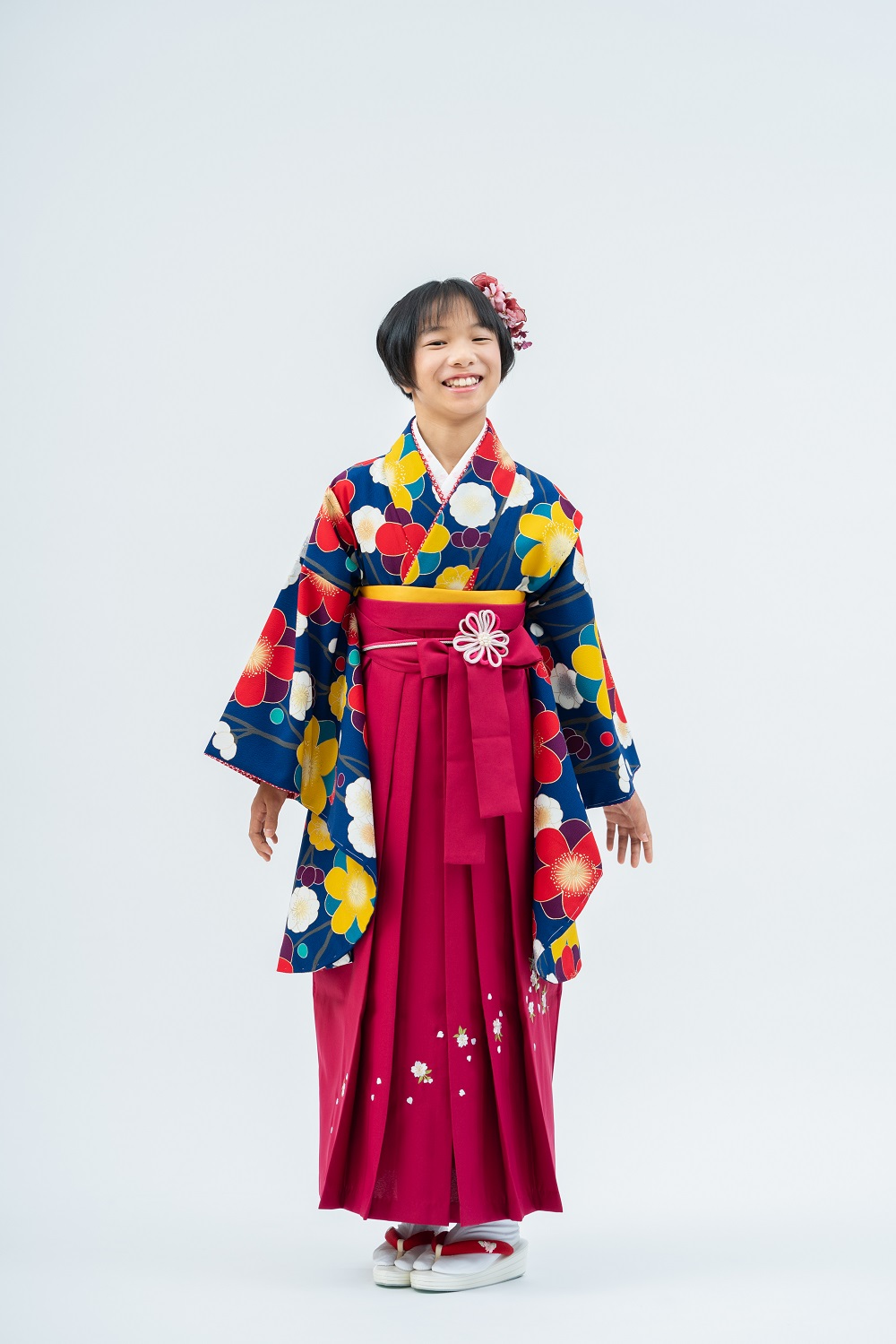 小学生卒業式袴レンタル 紺色 花柄 ポリエステル 二尺袖 品番 S 1302 Kimono Pro キモノプロ 京都のはかま レンタル 全国宅配 ご来店ご下見も大歓迎