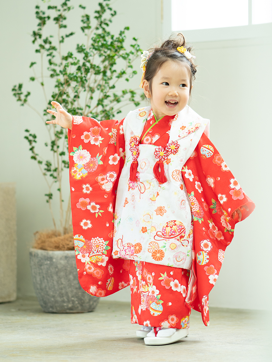【七五三の着物レンタル】 ３歳の女の子用の白い被布と赤いきもの 　KD-43番