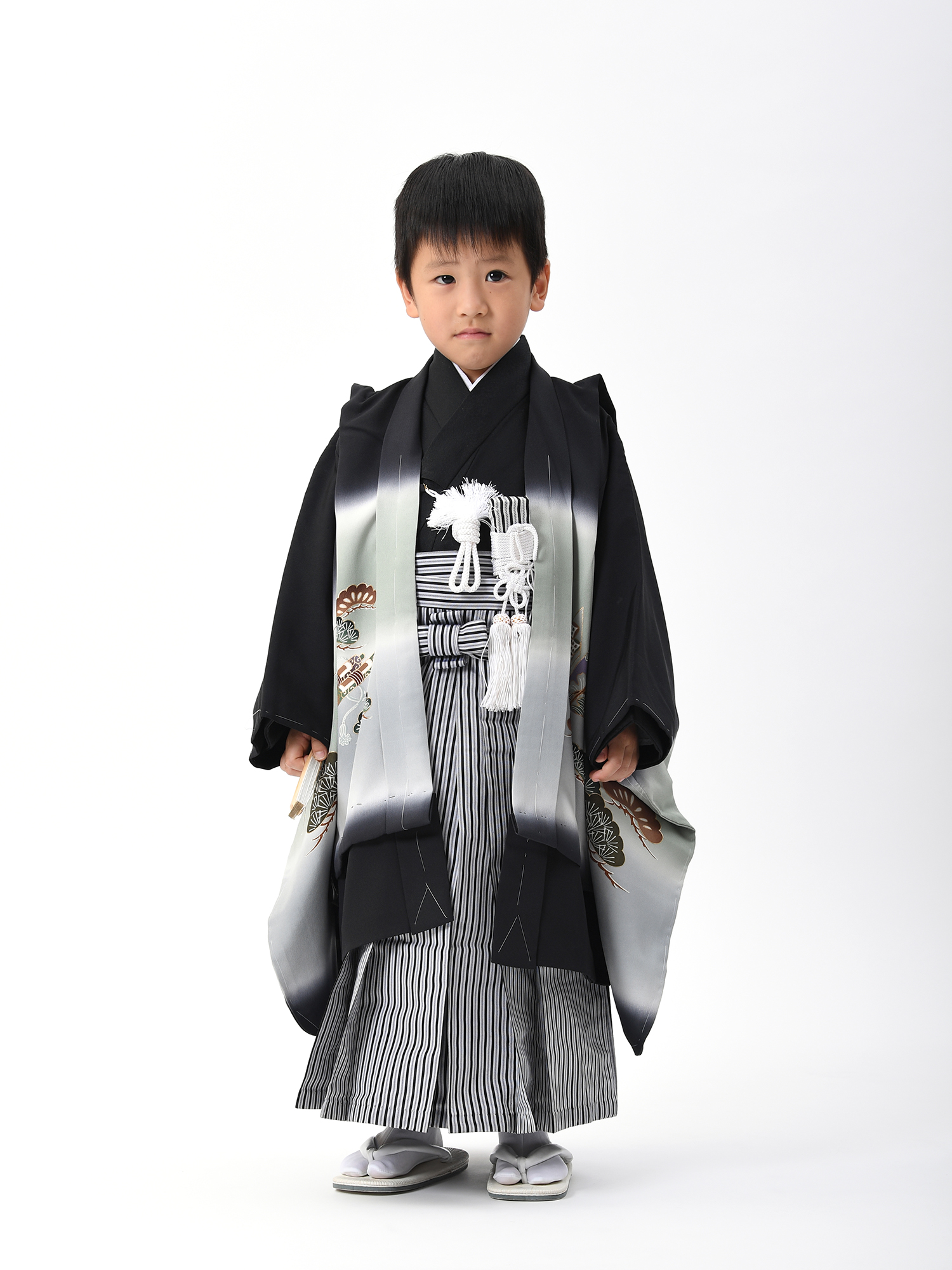 【5歳・七五三の男子着物と袴レンタル】黒にグレー、鷹と宝船柄・品番：KD-57