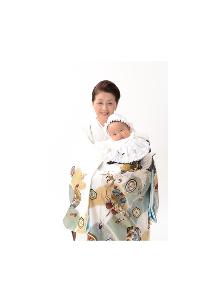 お宮参りの正絹産着レンタル。鷹の柄。