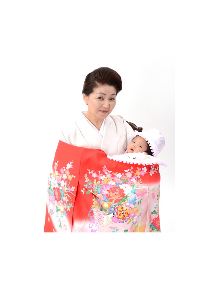 女の子の産着レンタル。高級京友禅の花柄が上品です。