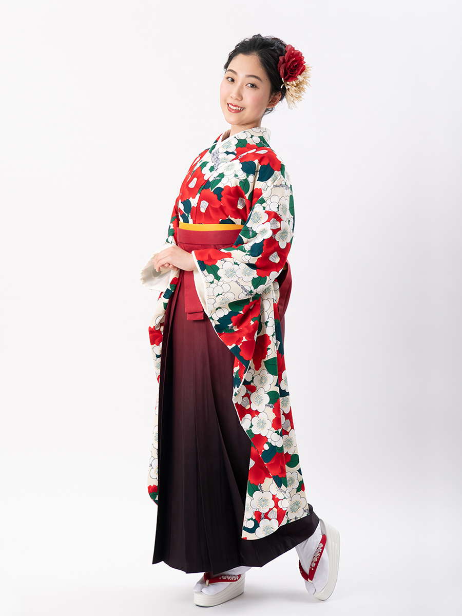 【岡重ブランドの卒業式袴レンタル】okajyu-2 白地に赤い椿と緑の葉 サイズ