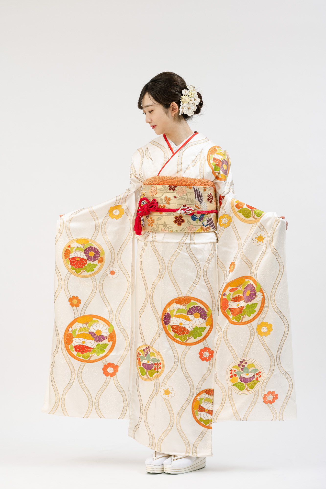 【逸品の振袖オーダーレンタル】　白色　立涌　花丸文　品番：sk-59
