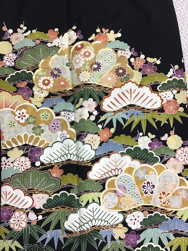 金彩京友禅金駒刺繍》ふんわり華やかな松菊梅模様黒留袖（フルセット可）