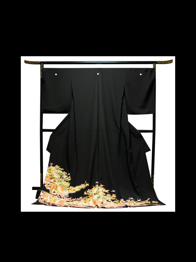 【幅広の高級黒留袖レンタル】t-216 幅広の大きいサイズ・飛鶴と松竹梅の古典柄 MOサイズ