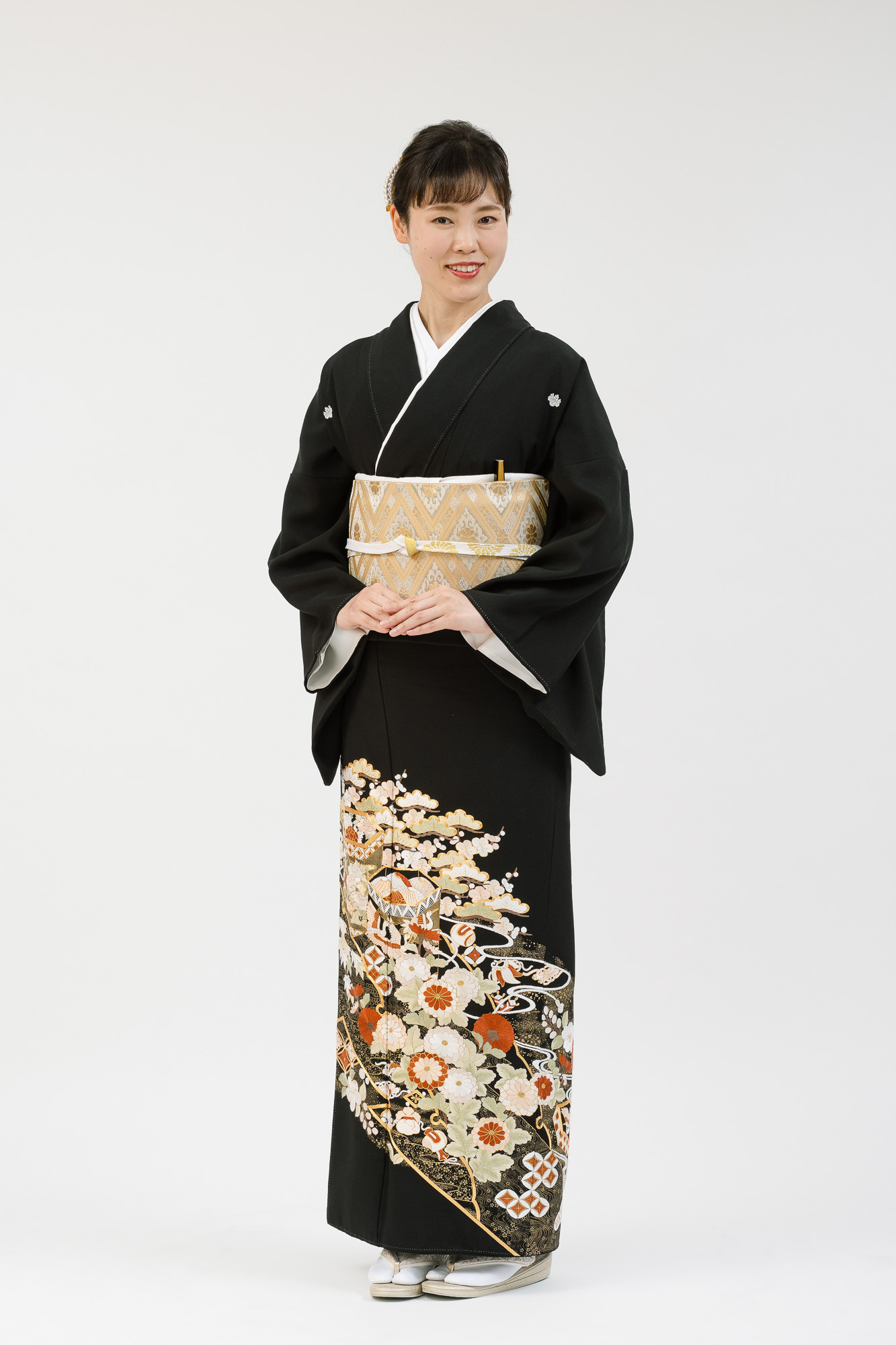【最高級黒留袖レンタル】最高級の総刺繍黒留袖 　貝桶・四季の花・松・宝尽くし  LLサイズ　品番：t-678 