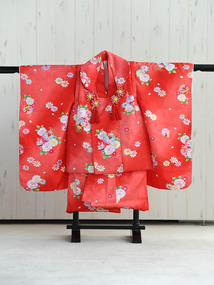 【七五三の着物レンタル】 ３歳の女の子用被布セット　赤　花柄 　品番：KD-22