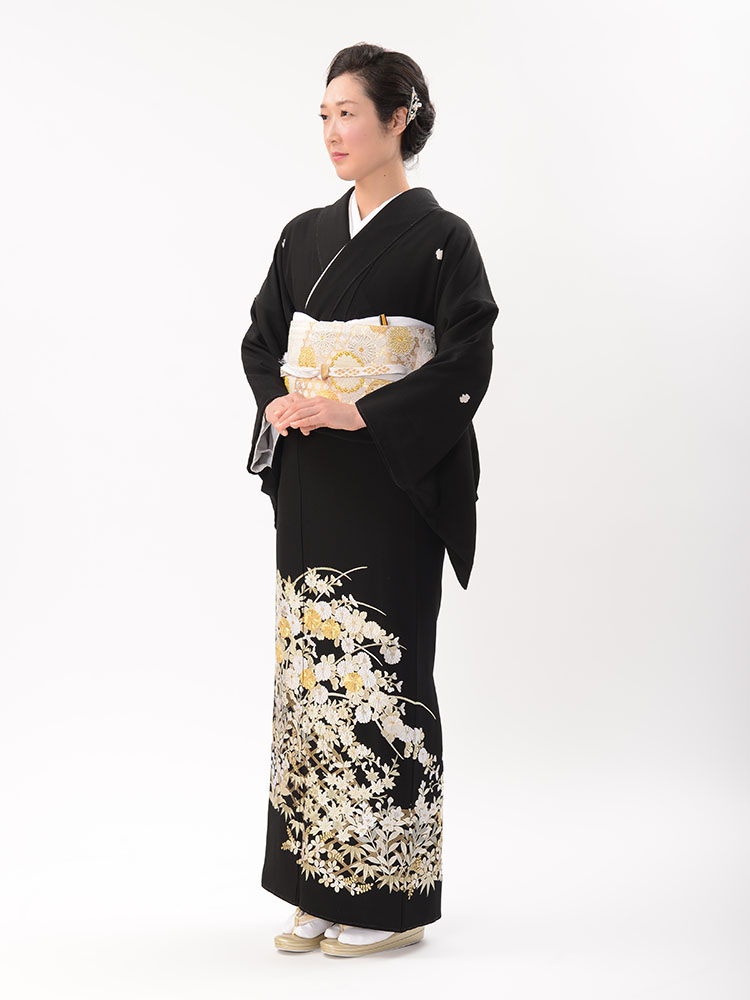 【高級黒留袖レンタル】t-612 豪華な菊の柄の総刺繍 Lサイズ 秋草の総刺繍