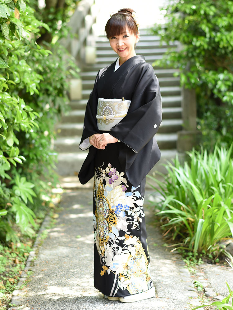高級黒留袖レンタル T 628 キモノプロと一流染匠のコラボ 花とチャペルアトリウム最高級オリジナル Mlサイズ 洋花 ジュエリー柄 Kimono Pro キモノプロ 京都の着物レンタル 全国宅配 ご来店ご下見も大歓迎