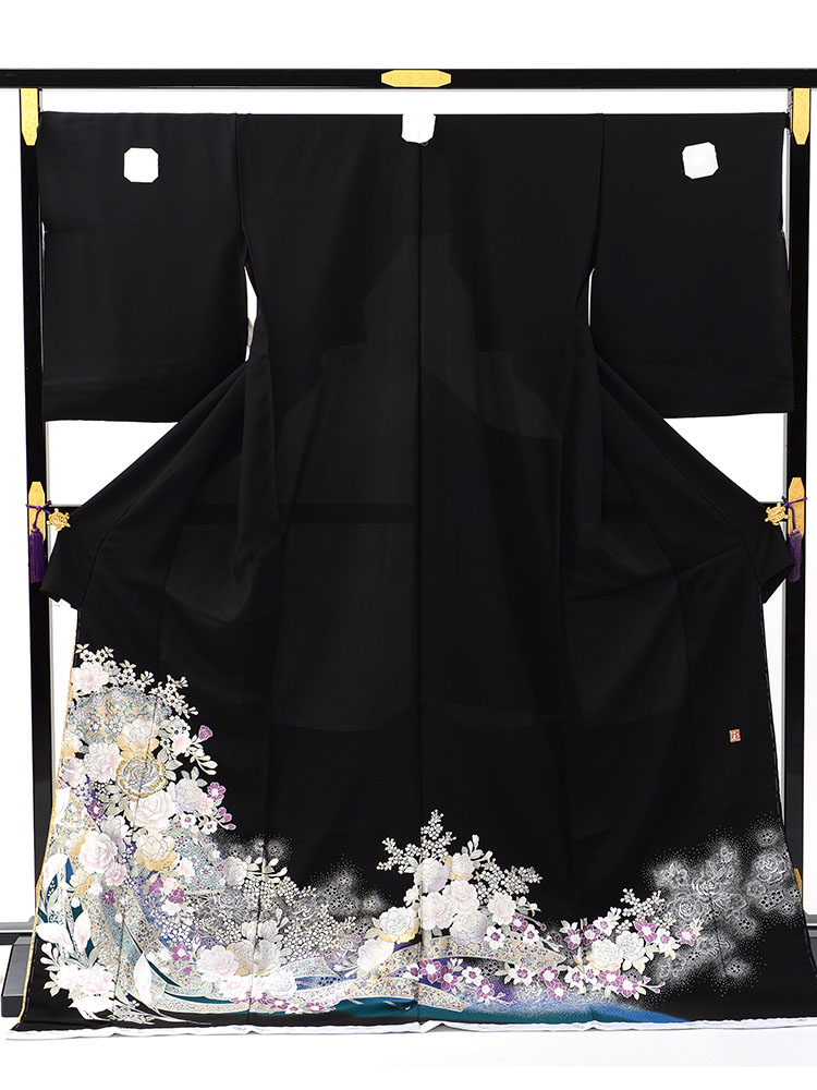 【大きいサイズの桂由美黒留袖レンタル】yumi-katsura-8-b 桂由美ブランドの黒留袖「洋扇面」 MOサイズ 扇・バラ・カラーの花