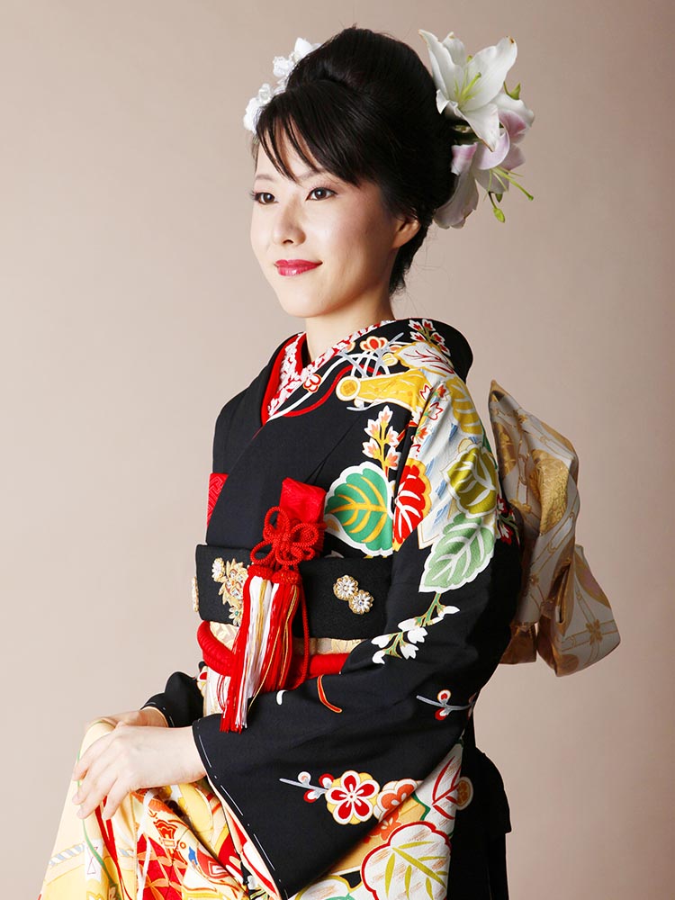 高級な黒引き振袖レンタル Hikifurisode 1 桐竹と檜扇の上質な引き振袖 Kimono Pro キモノプロ 京都の花嫁衣裳レンタル 全国宅配 ご来店ご下見も大歓迎